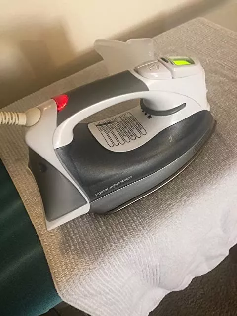 Black+Decker D2530 Digital Advantage Professional Steam Iron