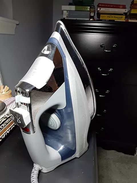 Black & Decker D3030 Allure Professional Steam Iron